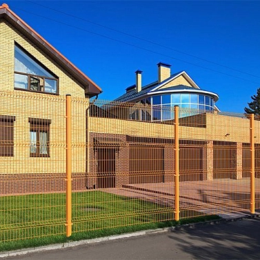 Как выбрать 3D‑сетку для участка: высота, размер ячейки и защита от подкопов для собак